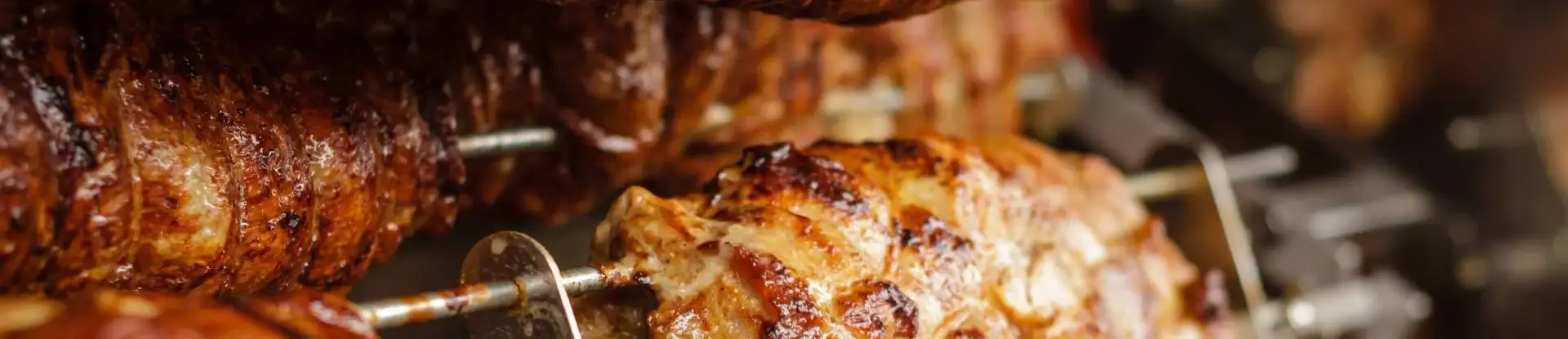 Kött som roterar på spett